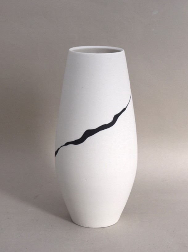 Leonia Rutter. Tall porcelain vase, inlaid with black ribbon £140