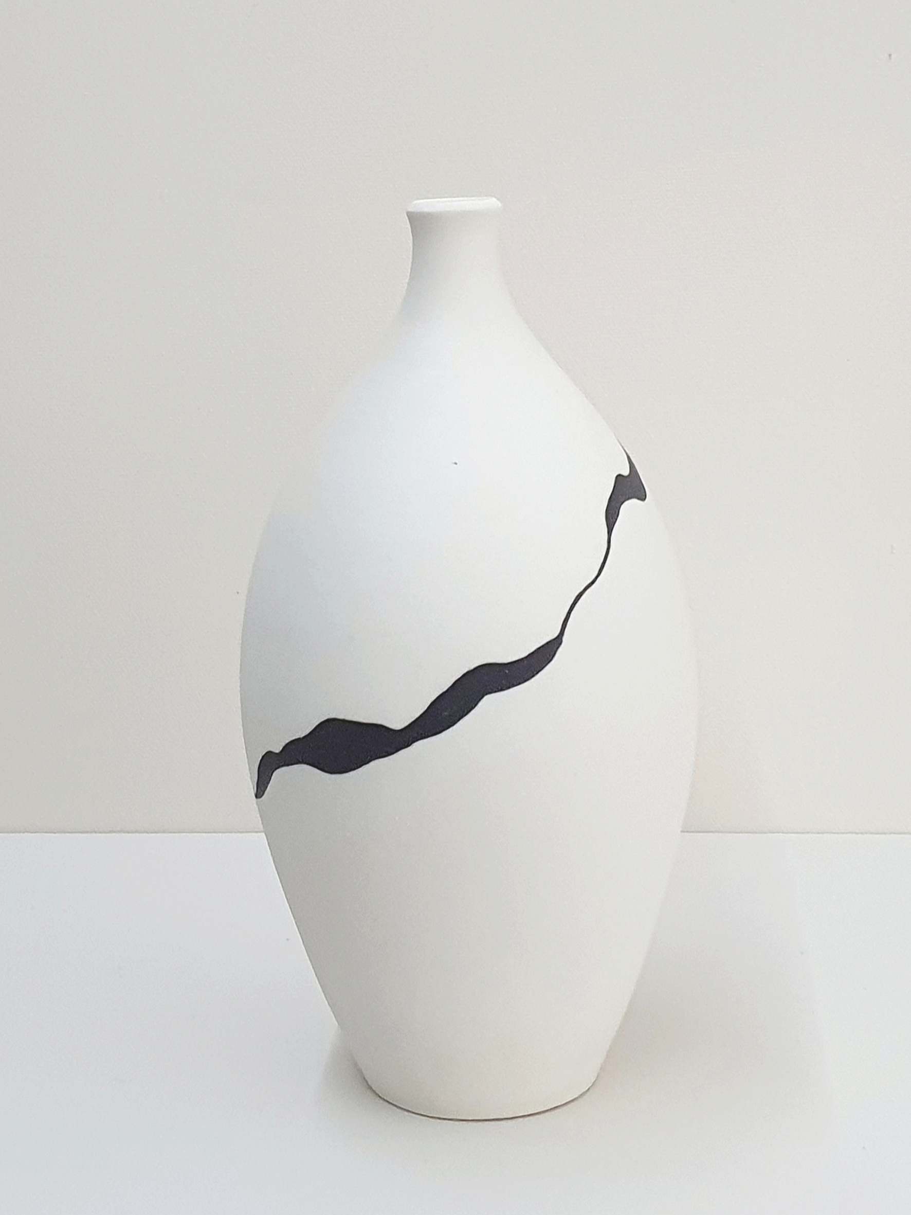 Leonie Rutter, Vessel 477 White wheel thrown porcelain narrow neck vessel, inlaid with black ribbon £85